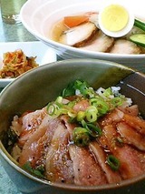 のむらや 黒毛和牛のトロ丼と冷麺セット 1260円