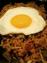 喃風クレフィ三宮店 そばめし(880円)