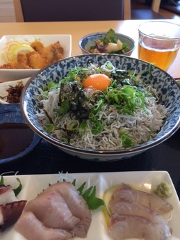 みのり家 しらす丼(大)(卵) 750円