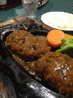 炭焼さわやか げんこつハンバーグ 924円