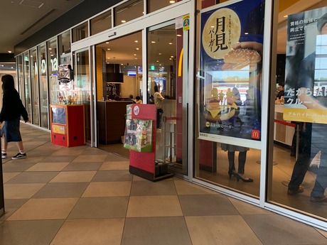 マクド明石駅前の (1)