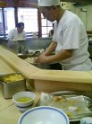 天婦羅を揚げる大将