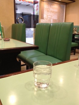 喫茶 ファミリーアルル 店内