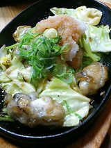 たまごかけごはん なかま カキの鉄板焼おろしポン酢(735円)