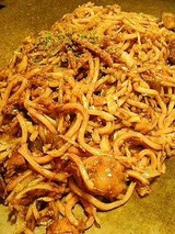 Hachi すじそば 640円