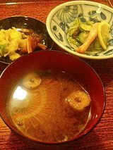 しじみ汁、酢の物、お漬物