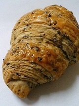 サリアン 黒胡麻クロワッサン