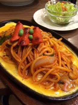 喫茶リッチ 鉄板ナポリタン 960円