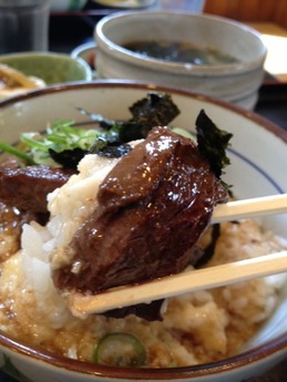 賀茂川 牛スタミナ丼 1000円