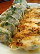 大葉の餃子(350円)・ニンニク入り焼き餃子(250円)