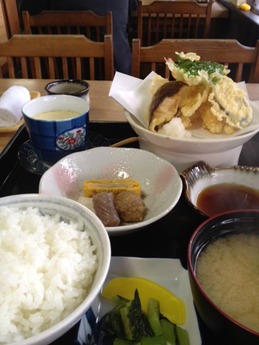 まがたま食堂 天ぷら定食1300円