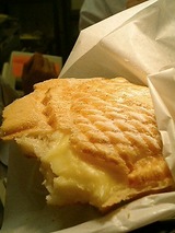 しっぽのあんこ三宮店 鯛焼きクリーム(130円)
