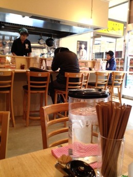 大阪元気めし 店内