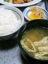 めし(170円)、みそ汁(80円)