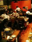 混み合う店内