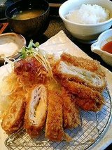 チーズ&バジル ミルフィーユかつ膳(ご飯、味噌汁、漬物付)1390円