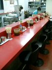 カウンターのみの店内