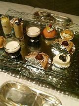 スイーツの山・・・。食って食って食いまくってやる!