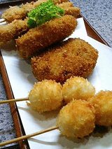 コロッケ(400円)、とり串カツ(350円)、うずら串カツ(250円)