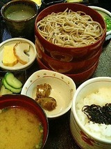 羽根屋 割子3段定食 860円