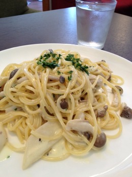 ぐらんじゅて キノコのクリームスパゲッティ 800円