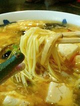 酸辣湯麺(640円)