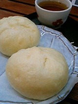 蒸龍 豚饅頭 90円