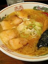 豚吉 こってりしょうゆラーメン(680円)
