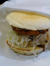 ハンバーガー屋 メンチカツバーガー 350円
