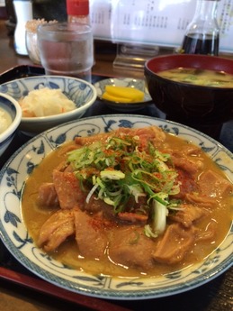 かつ美食堂 ホルモン定食 940円