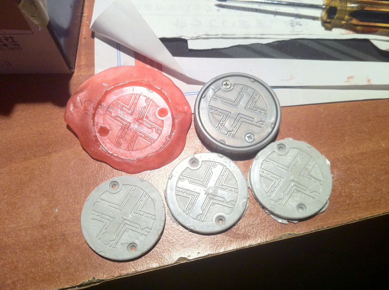 セルメダル塗装・割れクワガタセル（クズメダル）製作 : 8th Grade