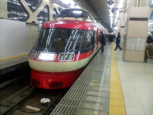 先日の本厚木 愛甲石田の踏切での衝突事故から復帰した小田急ﾛﾏﾝｽｶｰ7000形lse 7001fに乗車 風来狐の鉄道雑記