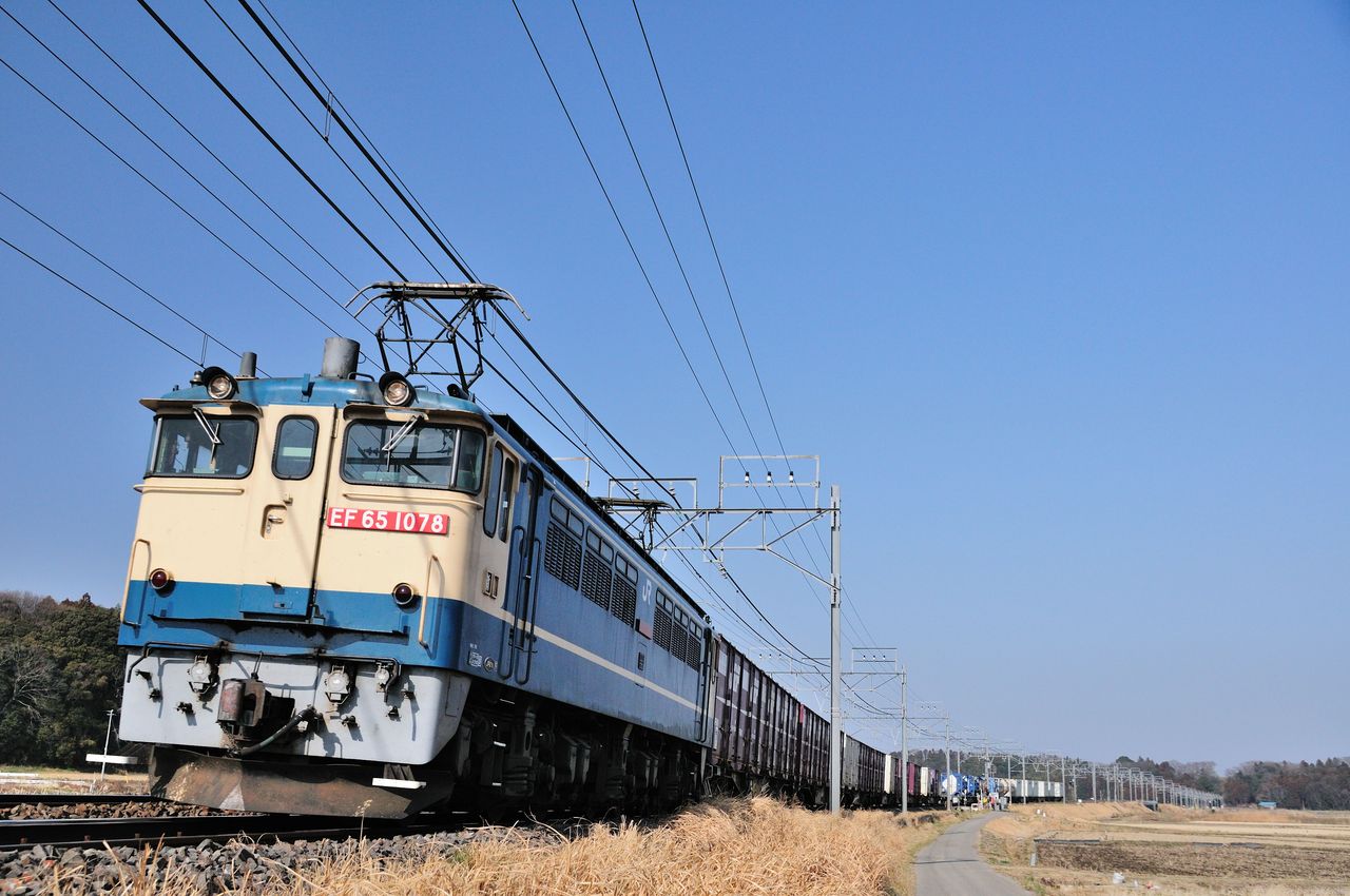 これも時代の変化でしょうか?「EF65 1000番台(PF形)・赤プレート機