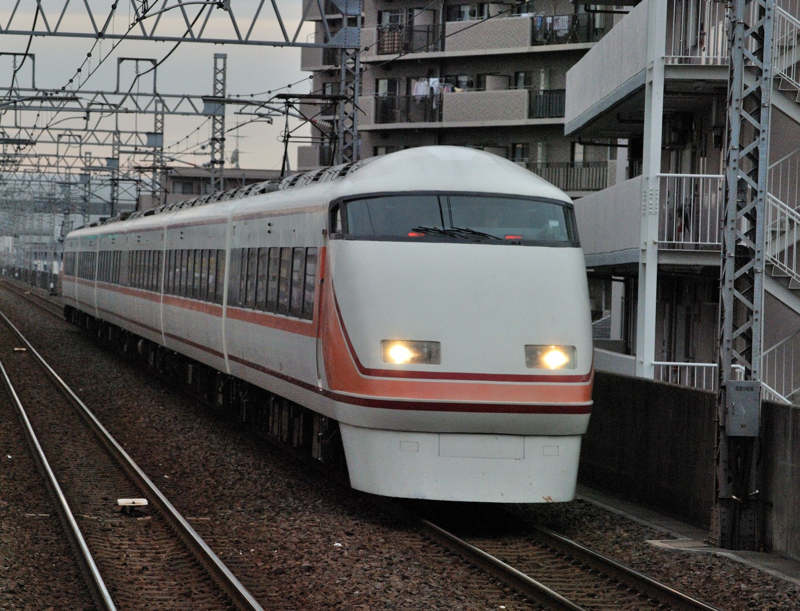 東武N100系電車