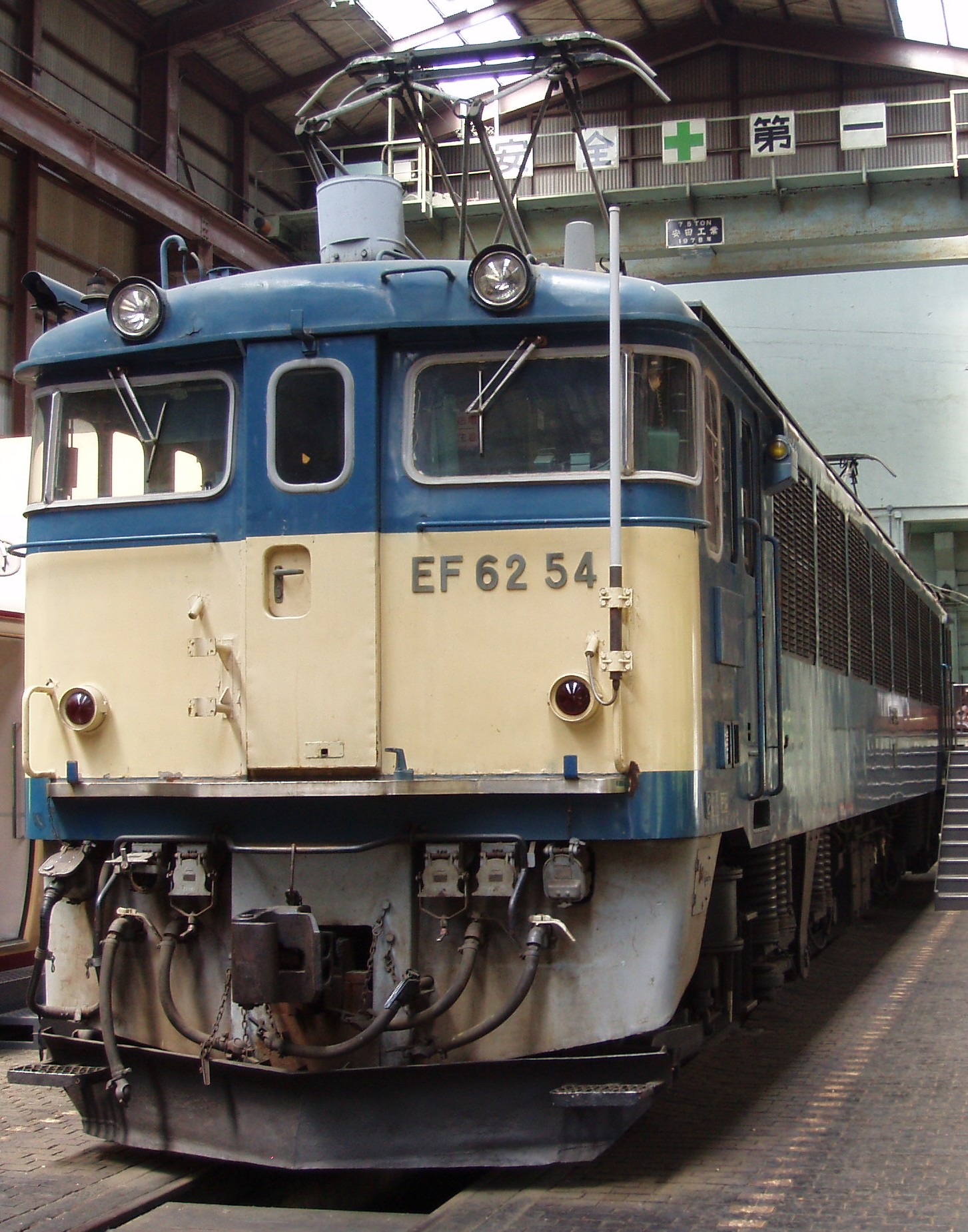 鉄道部品 EF66-54 1エンド運転座席 鉄道部品 EF66-54 1エンド運転座席 - メルカリ