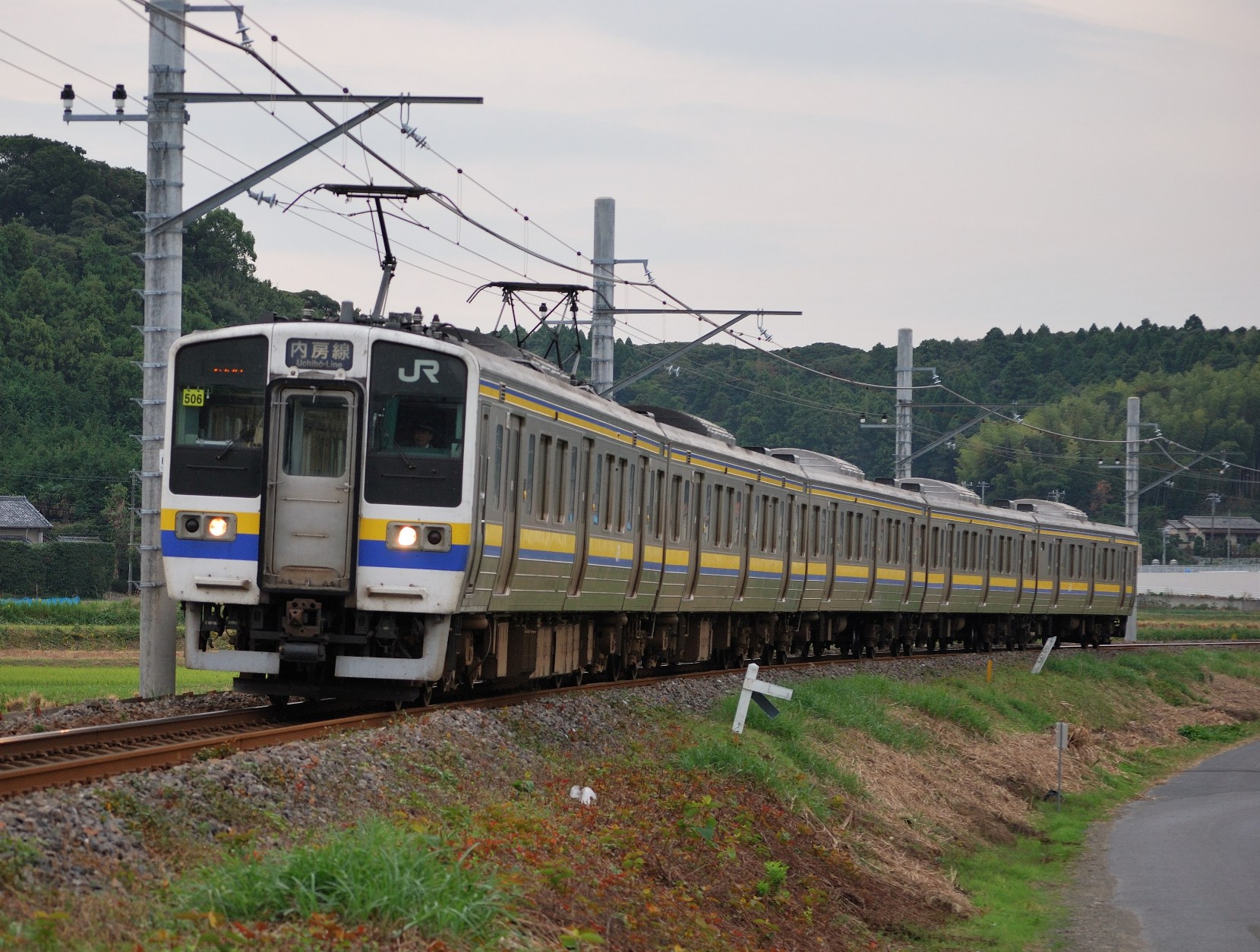 曇ったので(211系3000番台 房総色) : 風来狐の鉄道雑記
