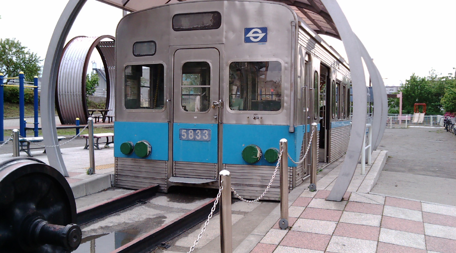 新砂あゆみ公園の営団5000系カットボディ : 風来狐の鉄道雑記