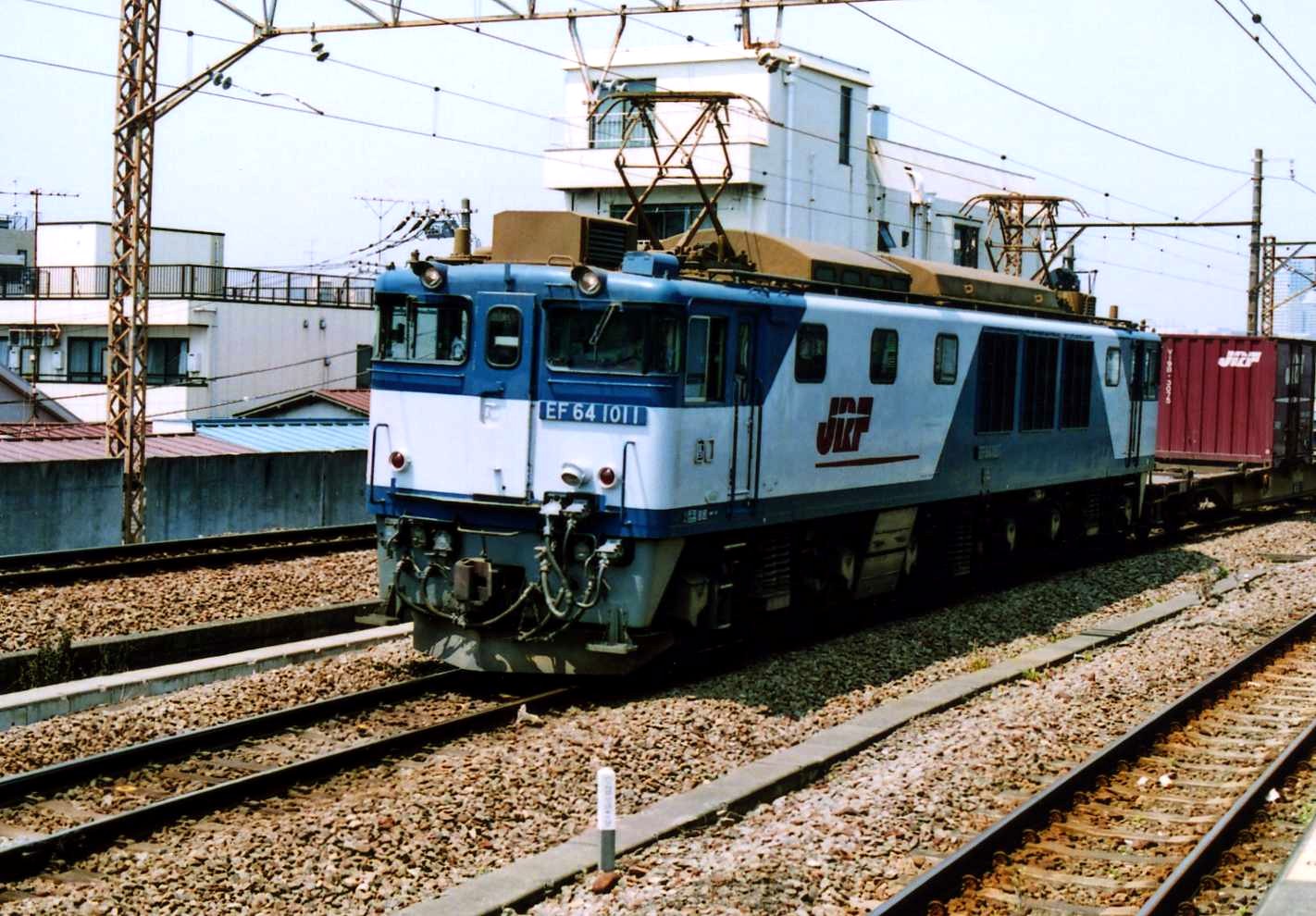 EF64 1000番台 0番台 貨物更新色 EF64 1000番台 JR貨物新更新色（大宮車両所更新）が入線です