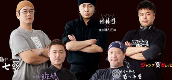 腕組みをしている 肉と海のtちゃま倶楽部 腕組みをしている 肉と海のtちゃま倶楽部