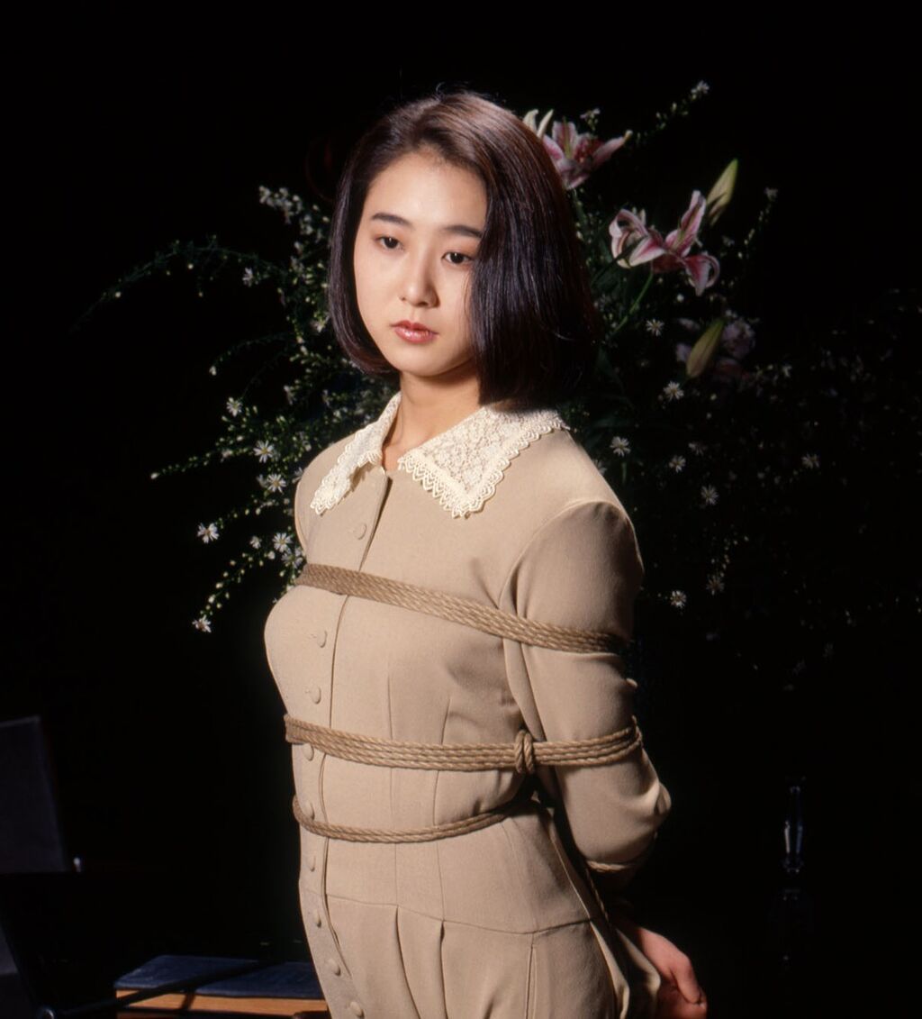 女教師 着衣緊縛