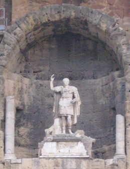 ルビコン川を渡る カエサルの系譜 La Genealogia Di Cesare