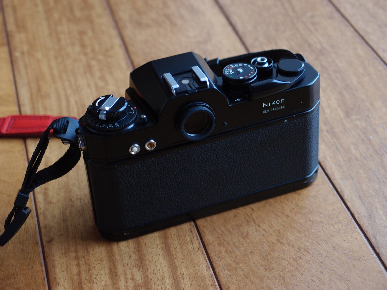 Nikon EL2 一眼レフカメラ Nikon EL2 一眼レフカメラ レンズ付き