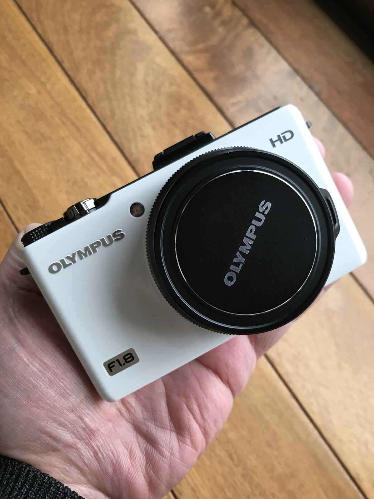 Olympus XZ-1 ホワイト コンパクトデジタルカメラ M2477