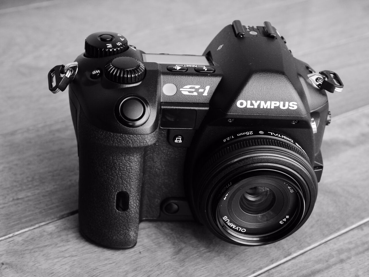 OLYMPUS E-1 本体のみ オリンパス E-1：デジタル一眼レフ Eシリーズ：カメラ製品：オリンパス