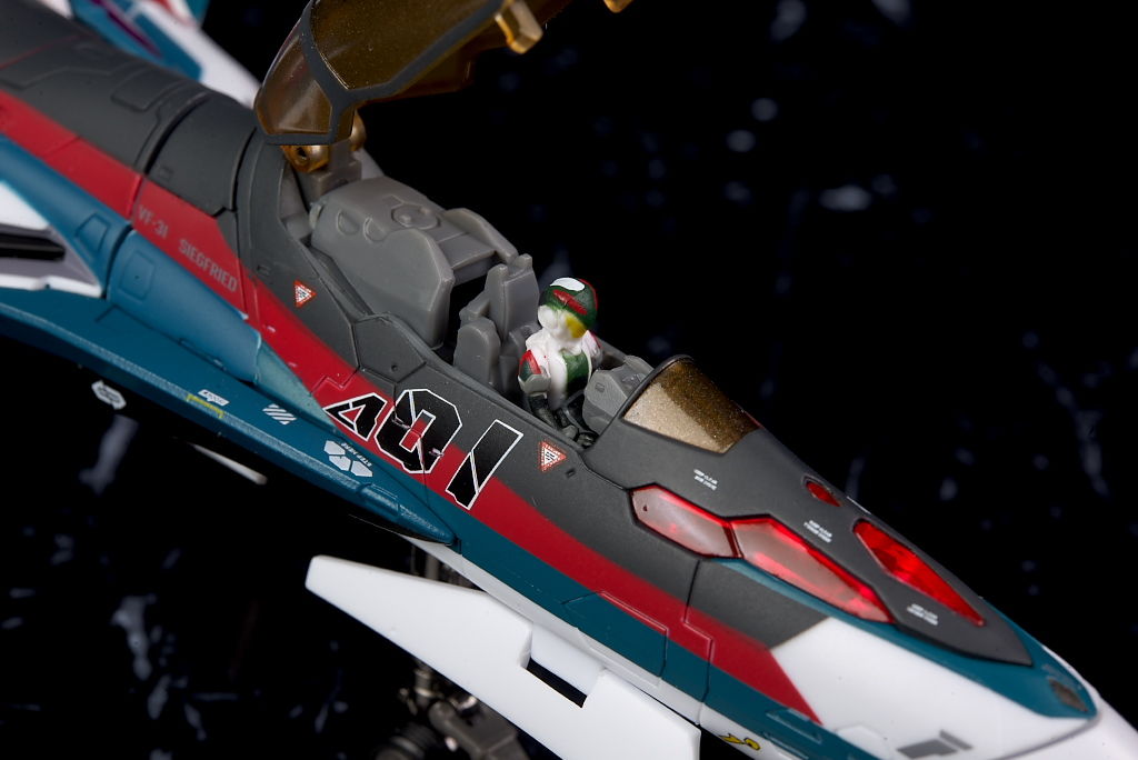 DX超合金 VF-31Sジークフリード(アラド・メルダース機) レビュー