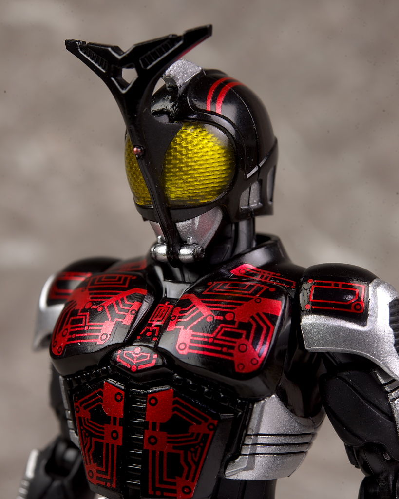 S.H.フィギュアーツ （真骨彫製法） 仮面ライダーダークカブト 