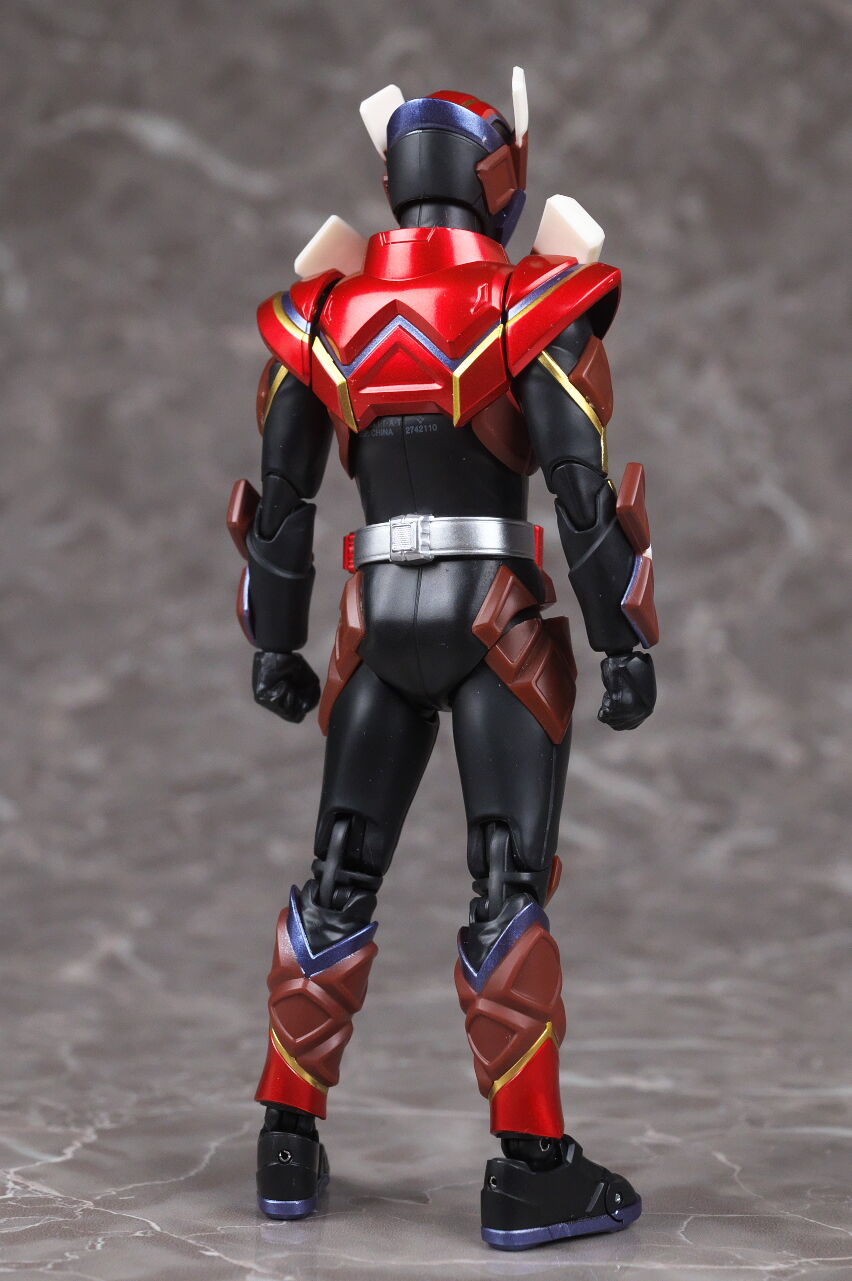 S.H.フィギュアーツ 仮面ライダーヴァレン チョコドンフォーム