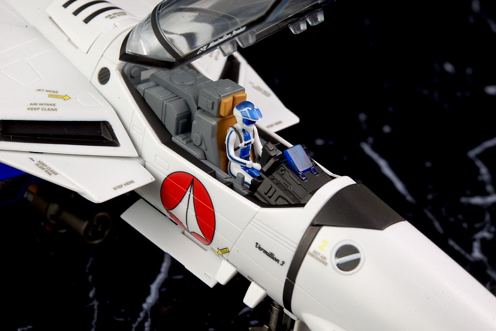 DX超合金 VF-1A バルキリー (マクシミリアン・ジーナス機) マクロス』天才マックスの駆る「VF-1A バルキリー」がDX超合金に