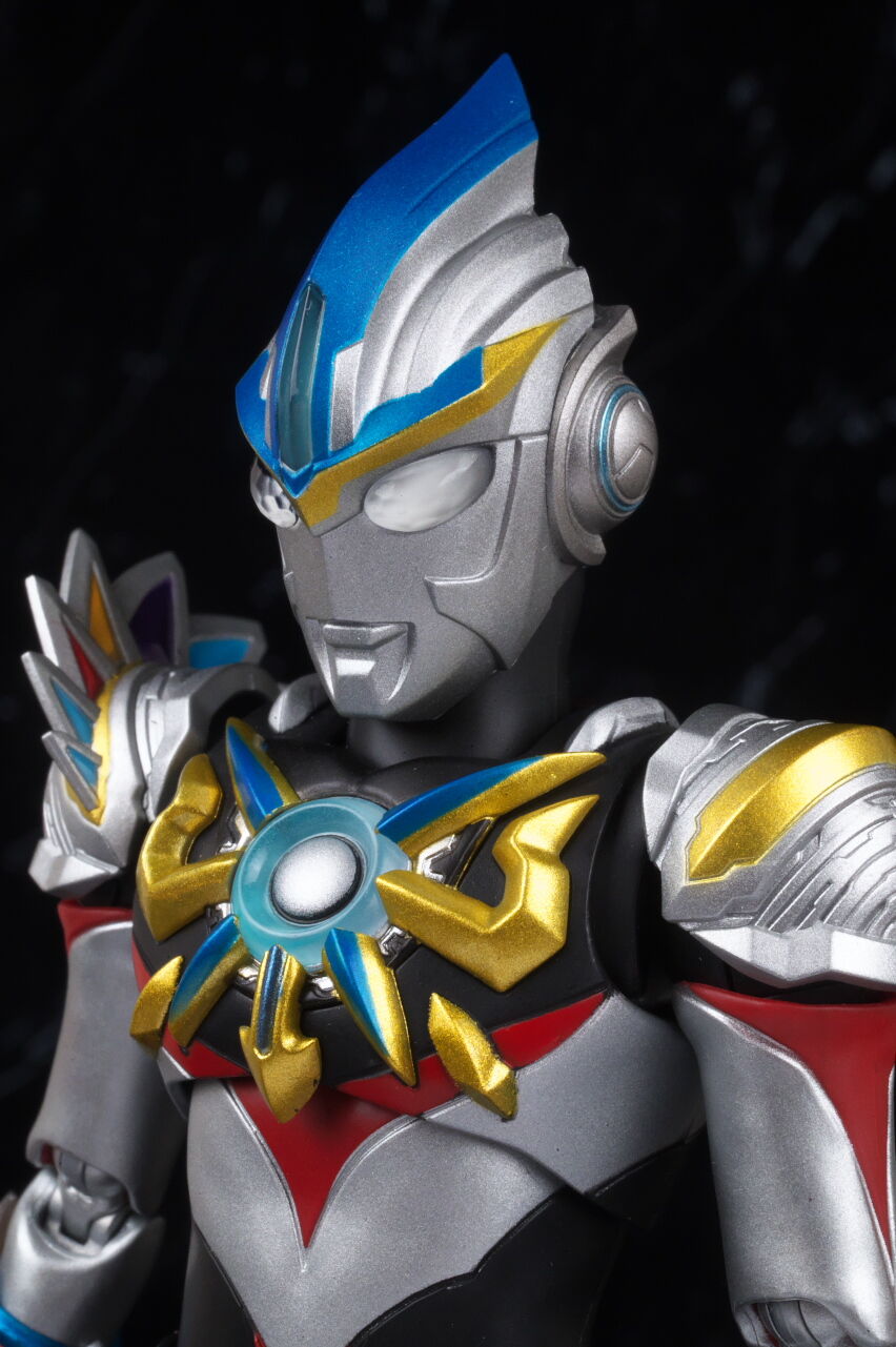S.H.フィギュアーツ ウルトラマンオーブ オーブトリニティ