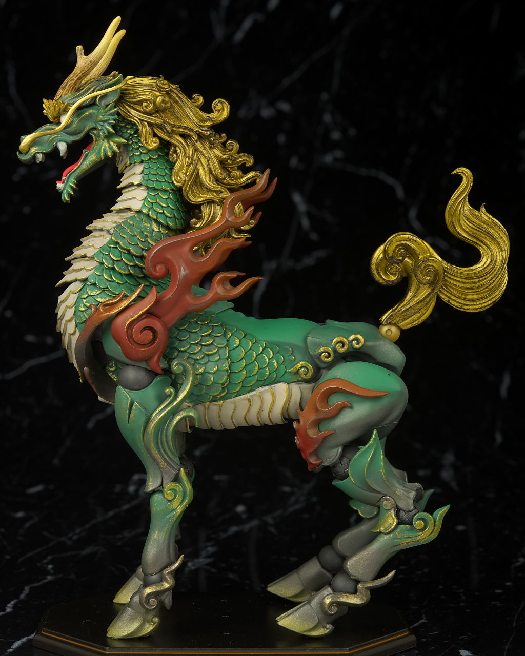 タケヤ式　自在置物　麒麟　着彩版 Amazon.co.jp: 海洋堂 タケヤ式自在置物 麒麟 着彩版 ノンスケール